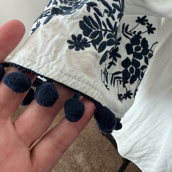 Show Me Your Mumu Boho Presley Embroidered Tunic White with Blue Flower Sz S - Picture 6 of 10